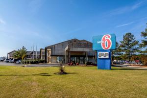 a no gas sign in front of a building at Motel 6-Kenly, NC in Kenly