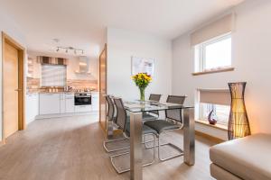 A kitchen or kitchenette at Dalriada Lodges Garron