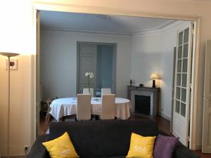 a living room with a table and a couch at ville Pépin in Saint Malo