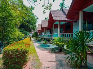 a row of houses with flowers in front of them at Ban Tai Resort in Ban Tai