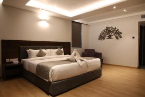 Ein Bett oder Betten in einem Zimmer der Unterkunft Native INN By Heda Hospitality
