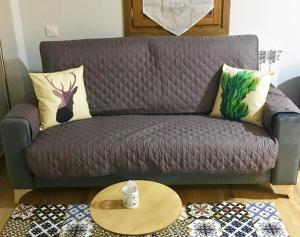 Ein Sitzbereich in der Unterkunft Apartamentos Maladeta