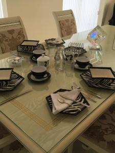 A restaurant or other place to eat at Deneview 