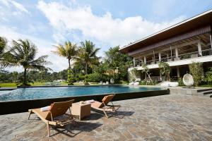 Kolam renang di atau di dekat Amanuba Hotel & Resort Rancamaya