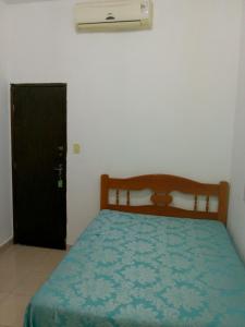 Un pat sau paturi într-o cameră la Hostel Mota