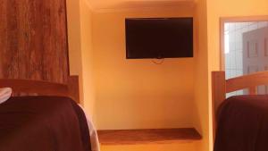 TV a/nebo společenská místnost v ubytování Hostal Sol de Atacama