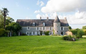 Κήπος έξω από το Chateau Le Colombier