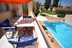 Bazén v ubytování Elma's Dream Apartments & Villas nebo v jeho okolí