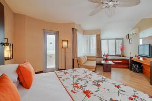 Postel nebo postele na pokoji v ubytování Limak Lara Deluxe Hotel & Resort Antalya