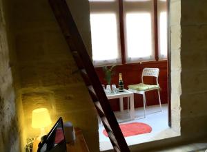 a room with a table and a chair and a window at Xemx in Qala