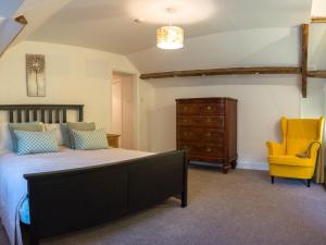 Postel nebo postele na pokoji v ubytování Chapel House Cottage