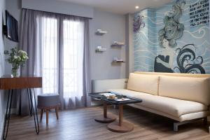 Zona d'estar a Apollon Library Suites