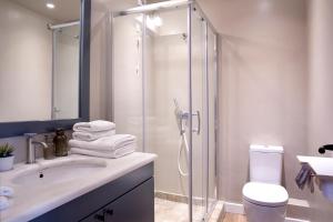 Kúpeľňa v ubytovaní Apollon Library Suites + 37 fotografií