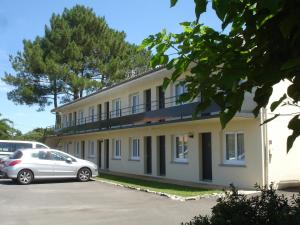 Galeriebild der Unterkunft Hôtel Restaurant Les Bruyères in Saint-Médard-en-Jalles