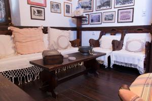 Gallery image of The Scarlet House in Meyisti