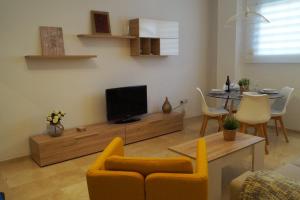 Apartamento Plaza Alfonso XII, Málaga – Updated 2022 Prices