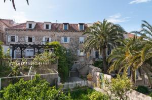 Gallery image of Luxury Apartment In The Old Palace in Sutivan