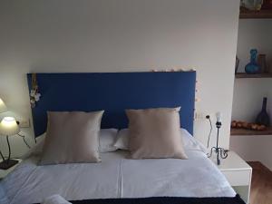 Łóżko lub łóżka w pokoju w obiekcie Apartamento a 150 metros del Mar, parking y Wifi