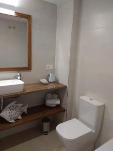 Łazienka w obiekcie Apartamento a 150 metros del Mar, parking y Wifi