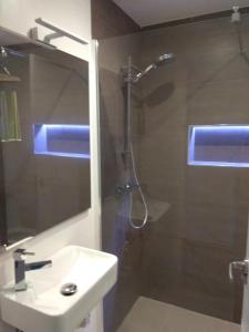 Łazienka w obiekcie Apartamento a 150 metros del Mar, parking y Wifi