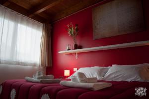 A bed or beds in a room at Gli Amanti del Sogno