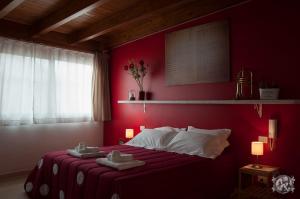 A bed or beds in a room at Gli Amanti del Sogno