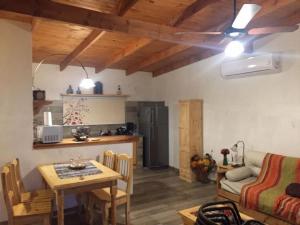 a living room with a table and a kitchen at Altos de Obligado in Vuelta de Obligado