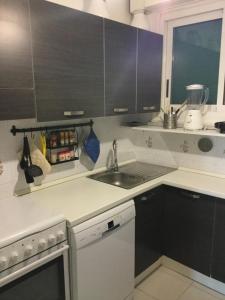 A kitchen or kitchenette at Marina Capo Pino