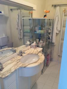 A bathroom at Marina Capo Pino
