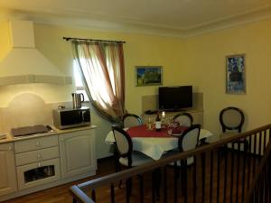 Kuchyňa alebo kuchynka v ubytovaní Castello Izzalini Todi Resort