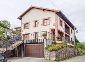 a house with a garage on a mountain at Apartamentos La Huertina in Canales