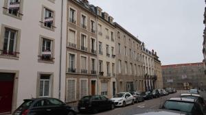 ナンシーにあるLa Cour Victoria - Vosges Place & St Dizier St -27m2の建物前の車道