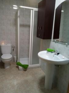 Ένα μπάνιο στο Miramar Habitaciones