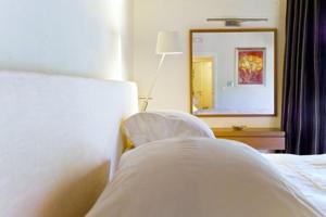 Posteľ alebo postele v izbe v ubytovaní Enastron Guesthouse