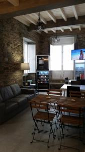 TV a/nebo společenská místnost v ubytování Pensión Domus Gallery