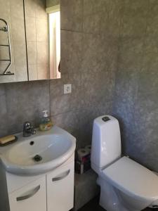 Un baño de Nya Matsas 32 fotos más