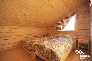 Postel nebo postele na pokoji v ubytování Karpatska Oselia