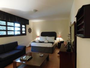A bed or beds in a room at Anna's Mansion Még 37 kép