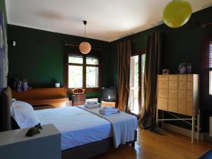 A bed or beds in a room at Anna's Mansion