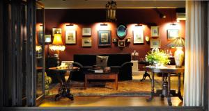 A seating area at Anna's Mansion