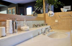 A bathroom at Anna's Mansion