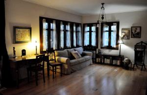 A seating area at Anna's Mansion
