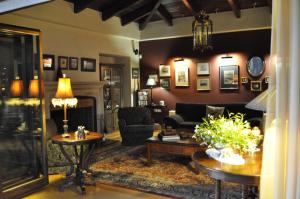 A seating area at Anna's Mansion