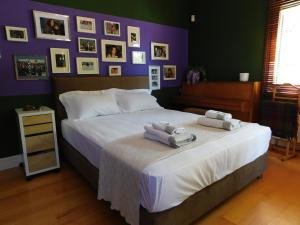 A bed or beds in a room at Anna's Mansion