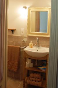 a bathroom with a sink and a mirror and towels at Le Logis du Pressoir Chambre d'Hotes Bed & Breakfast in beautiful 18th Century Estate in the heart of the Loire Valley with heated pool and extensive grounds in Brion