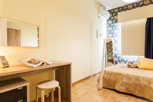 Postel nebo postele na pokoji v ubytování Private Central View rooms in Shared apartment near to Acropolis Metro Station