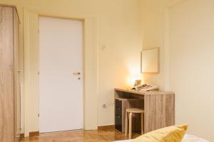 Postel nebo postele na pokoji v ubytování Private Central View rooms in Shared apartment near to Acropolis Metro Station