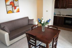 A kitchen or kitchenette at Yellowhouse Még 31 kép