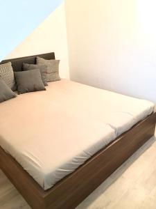 Posteľ alebo postele v izbe v ubytovaní Rodinný mezonetový apartmán Větrák + 37 fotografií