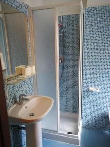 Ett badrum på Hotel La Zorza